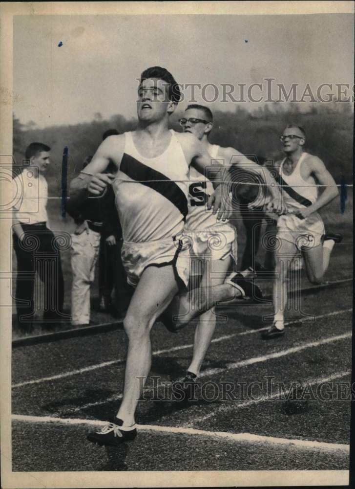 1960 Press Photo Columbia High School runner Billy Gleason wins race in New York- Historic Images