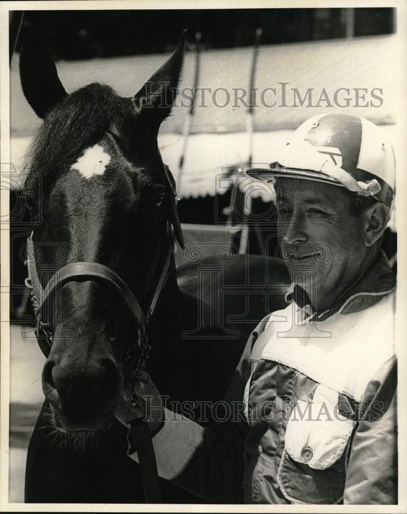 1969 Press Photo Billy Haughton poses with horse at New York race track- Historic Images