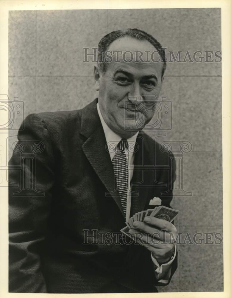 Press Photo Charles H. Goren, Bridge expert, poses with playing cards- Historic Images