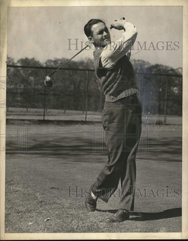 1946 Press Photo Dan Gormley at Wolfert's Roost Country Club, Albany, New York- Historic Images