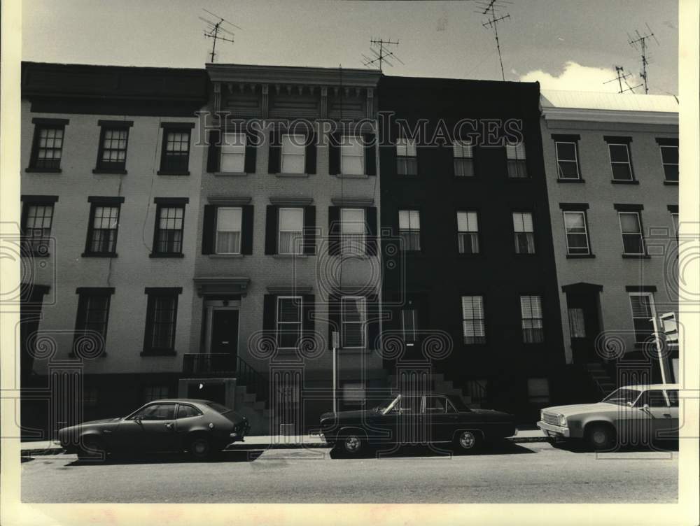 1977 Press Photo Rowhouses in Albany, New York - tub12636- Historic Images