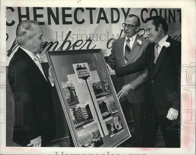 Load image into Gallery viewer, 1977 Press Photo Robert Larsson, Robert Bloomer &amp; Donald Hallisey, New York
