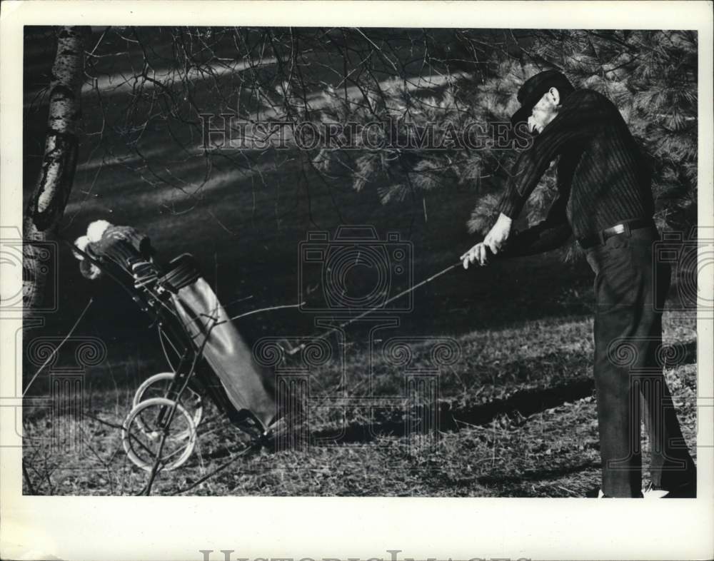 1978 Press Photo Mike Verno during round of golf on course in New York- Historic Images