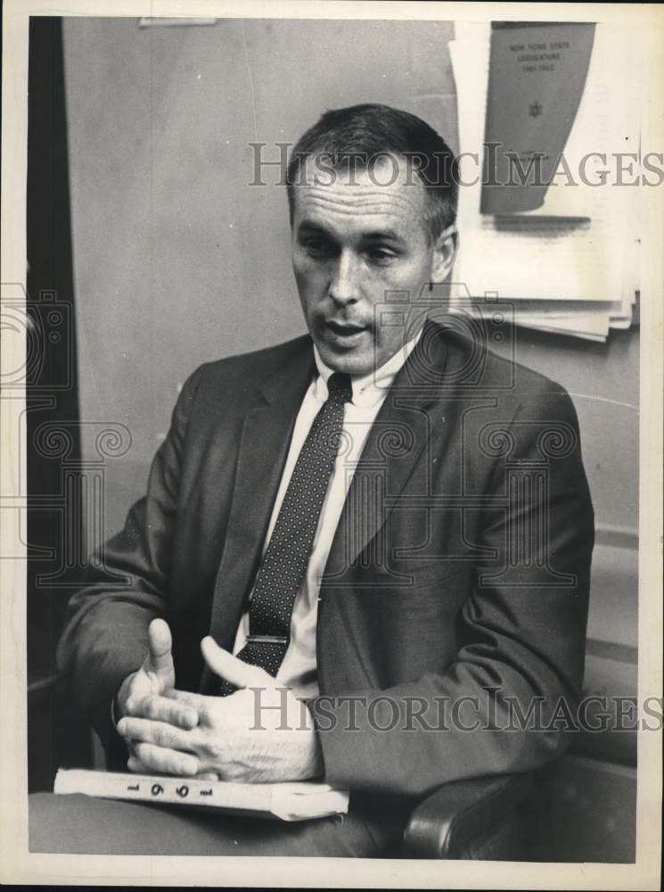 1962 Press Photo George Harder with a datebook - tub13034- Historic Images