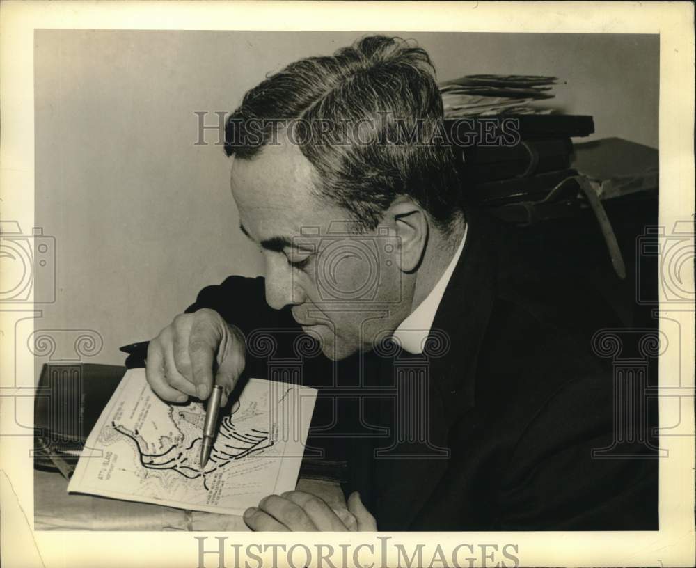 1944 Press Photo Father Hubbard, glacier priest, looks at map - tub13536