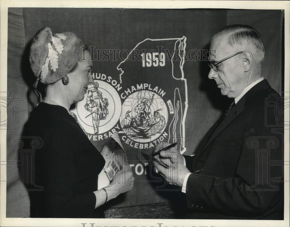 1959 Press Photo Janet Gordon and Ernest Hatfield, Hudson Champlain Celebration- Historic Images