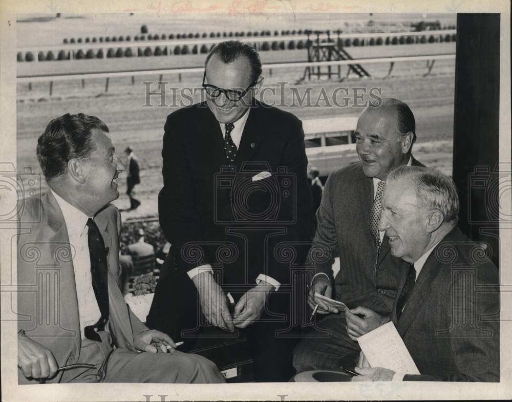 1964 Press Photo New York racing officials with Earl of Derby at Saratoga- Historic Images