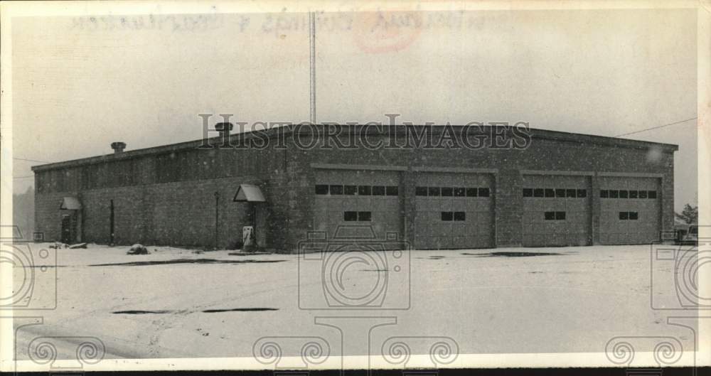 1969 Press Photo Garage Building in Town of Guilderland, New York - tub14108
