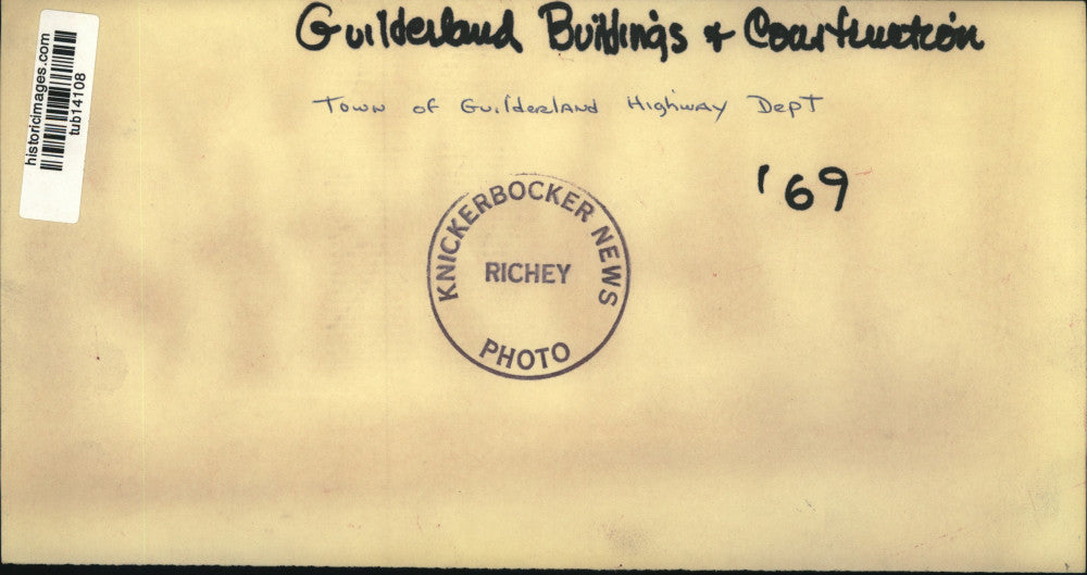 1969 Press Photo Garage Building in Town of Guilderland, New York - tub14108