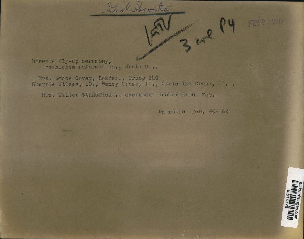 1963 Press Photo Grace Covey and Girl Scout Troop 240 in Fly-Up Ceremony