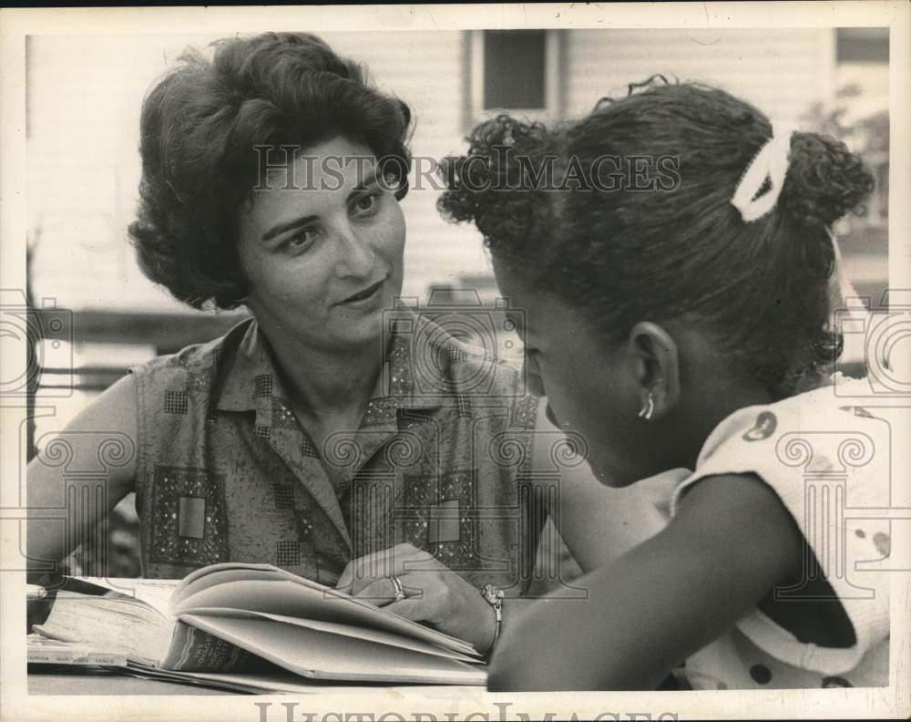 1963 Press Photo Mrs. Paul Greenfield Tutors Deborah Williams, Schenectady