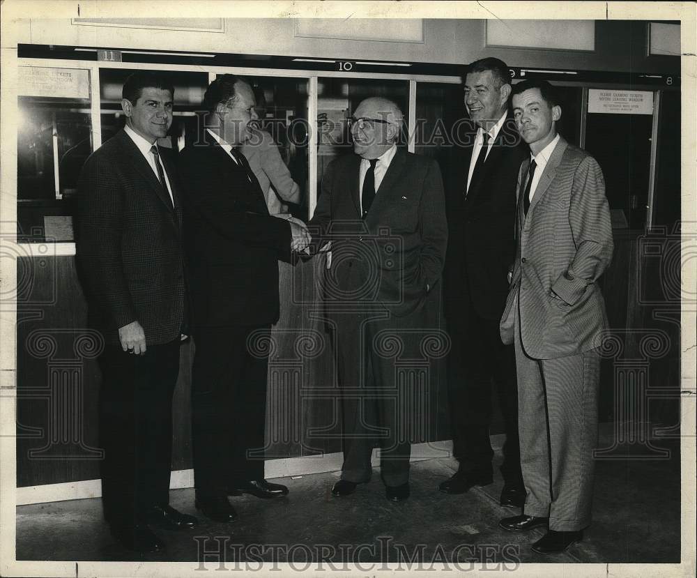 1964 Press Photo Lou Smith, President of Green Mountain Park, and Officials- Historic Images