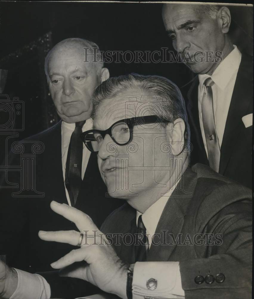 1965 Press Photo Senator Saretski and Governor at Bill Signing, New York