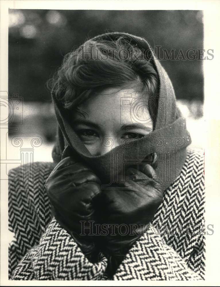 1985 Press Photo Student Jean Garab on SUNYA Campus, New York - tub17285- Historic Images