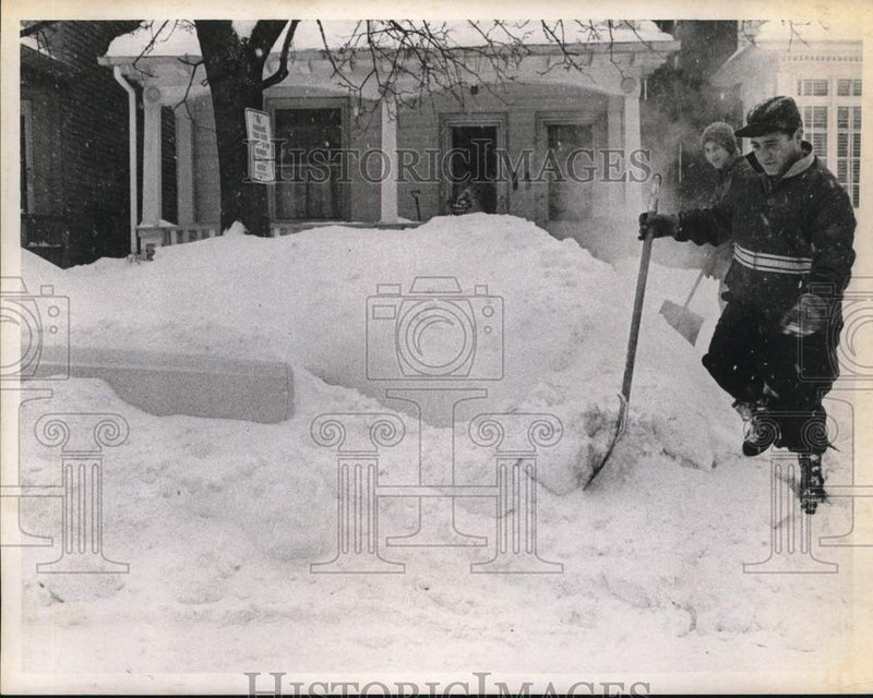 Load image into Gallery viewer, 1969 Press Photo Young Men Shovel Snow on North Allen Street - tub18067
