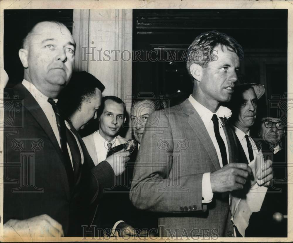 1964 Press Photo Robert F. Kennedy Prepares to Speak in Hudson, New York