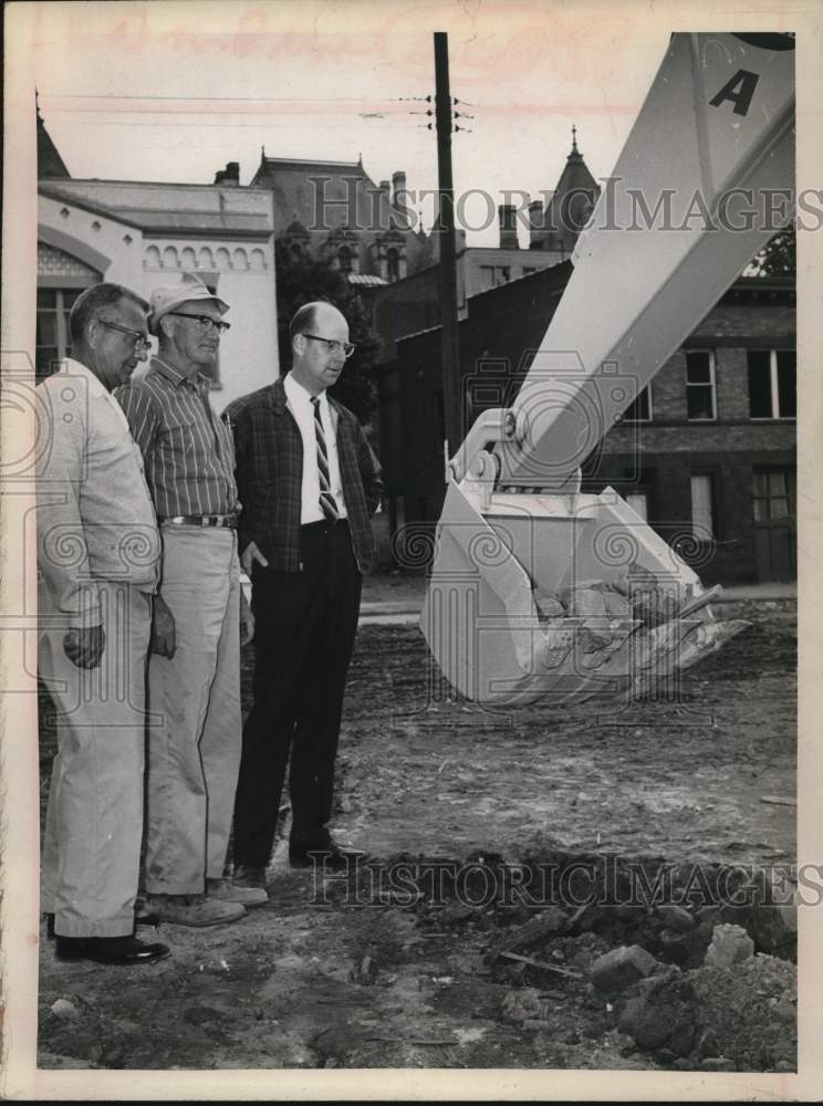 1964 Press Photo John Lang and Officials at Construction Site, Albany, New York