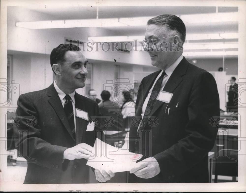 1962 Press Photo Employment Office Officials Alfred Green & Martin Catherwood