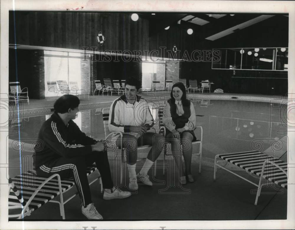 1972 Press Photo Dave Kornreivch, Ray Yost &amp; Mrs. Anthony DeBlasio at Swim Club- Historic Images