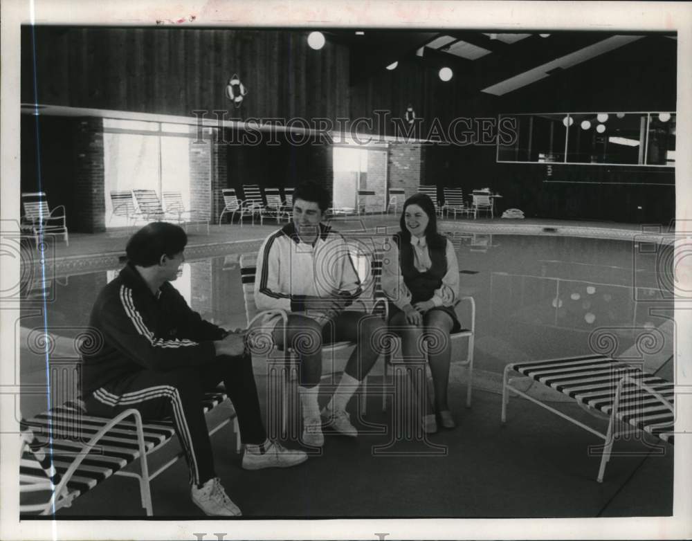1972 Press Photo Dave Kornreivch, Ray Yost & Mrs. Anthony DeBlasio at Swim Club- Historic Images