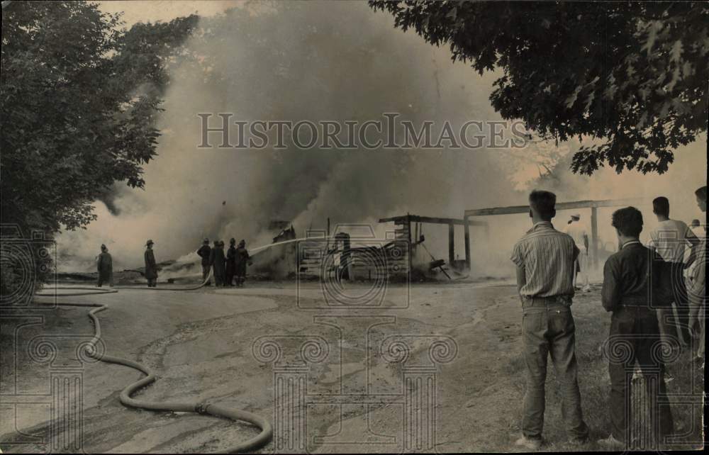 1957 Press Photo People Watch Firemen Fight Blaze at Wolferts Roost Country Club