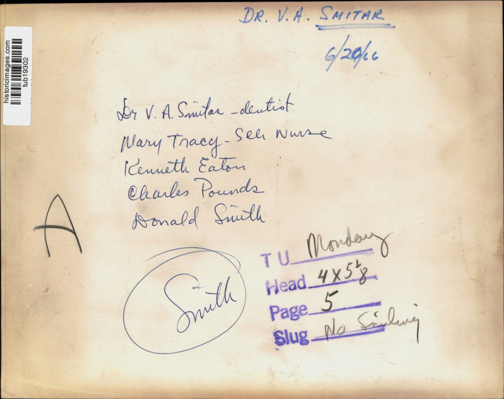 1966 Press Photo Dentist Dr. V.A. Smitar Shows Students Model of a Tooth