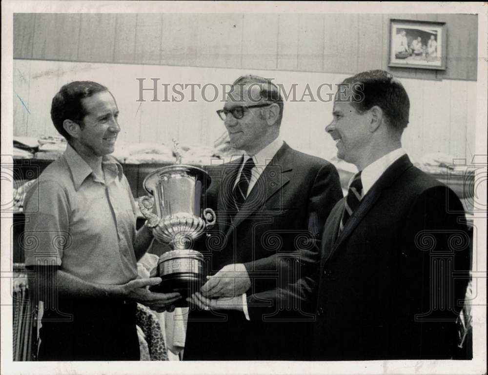 1972 Press Photo Bob Smith, Golf Pro, with Phil Battaglia and Frank Burnett- Historic Images