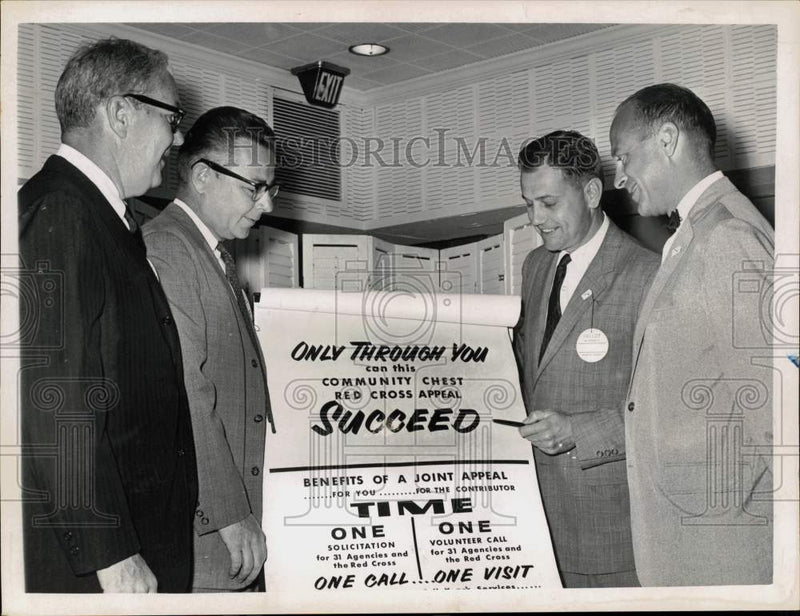 Load image into Gallery viewer, 1962 Press Photo Organizers of Red Cross Community Chest Appeal - tub19393
