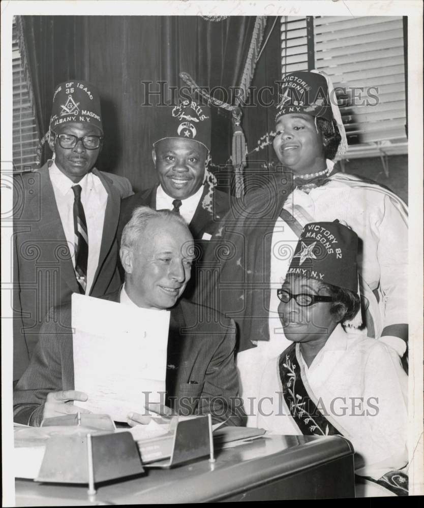 1964 Press Photo Mayor Corning and Masons Plan Convention, New York - tub20212