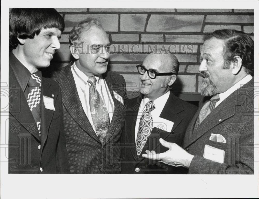 1974 Press Photo Dave Meager, Jim Augustine, Jim Tarantino & Nat Oppenheim Meet