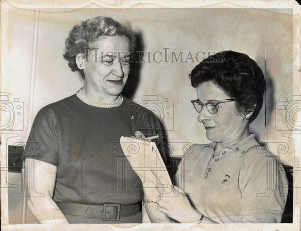 1961 Press Photo Mrs. John Hacker, Mrs. Arthur Herskowitz, Albany Council PTA