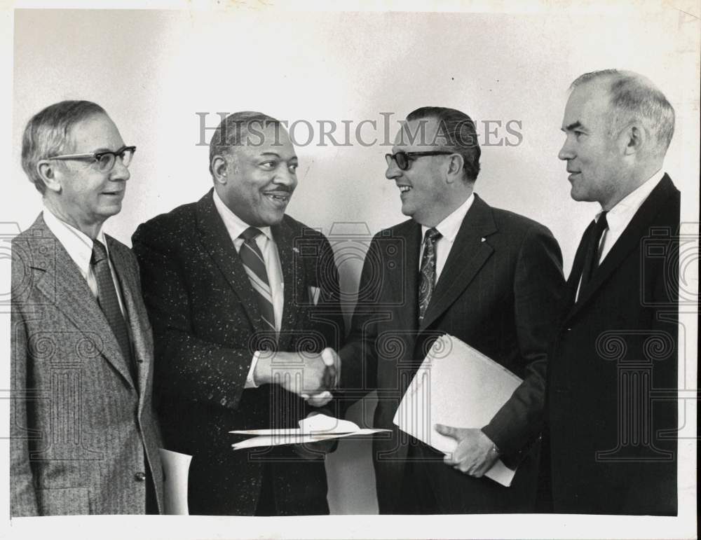 1972 Press Photo Members at Saratoga Hospital Annual Board Meeting - tub21571- Historic Images