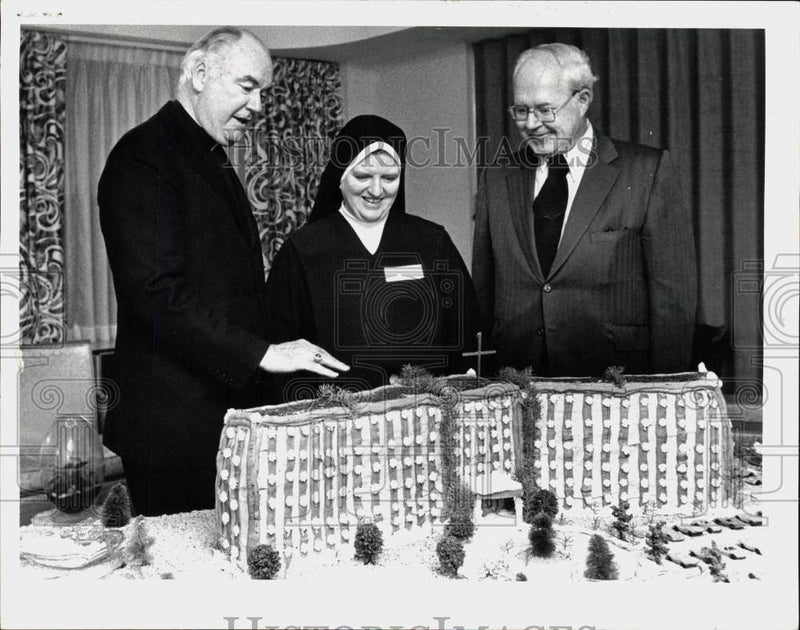 Load image into Gallery viewer, 1974 Press Photo Mother M. Mel Terese at Teresian House Dedication, Albany
