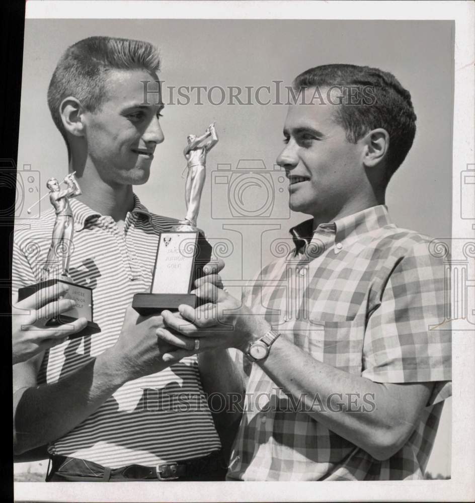 1962 Press Photo Billy Snyder and Other Man with Golf Trophy, New York State- Historic Images