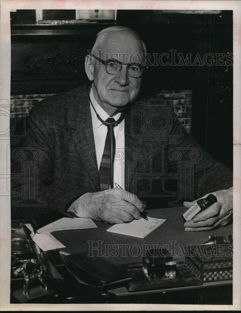 1967 Press Photo Dr. Sterling Wallace Todd, Physician - tub23071