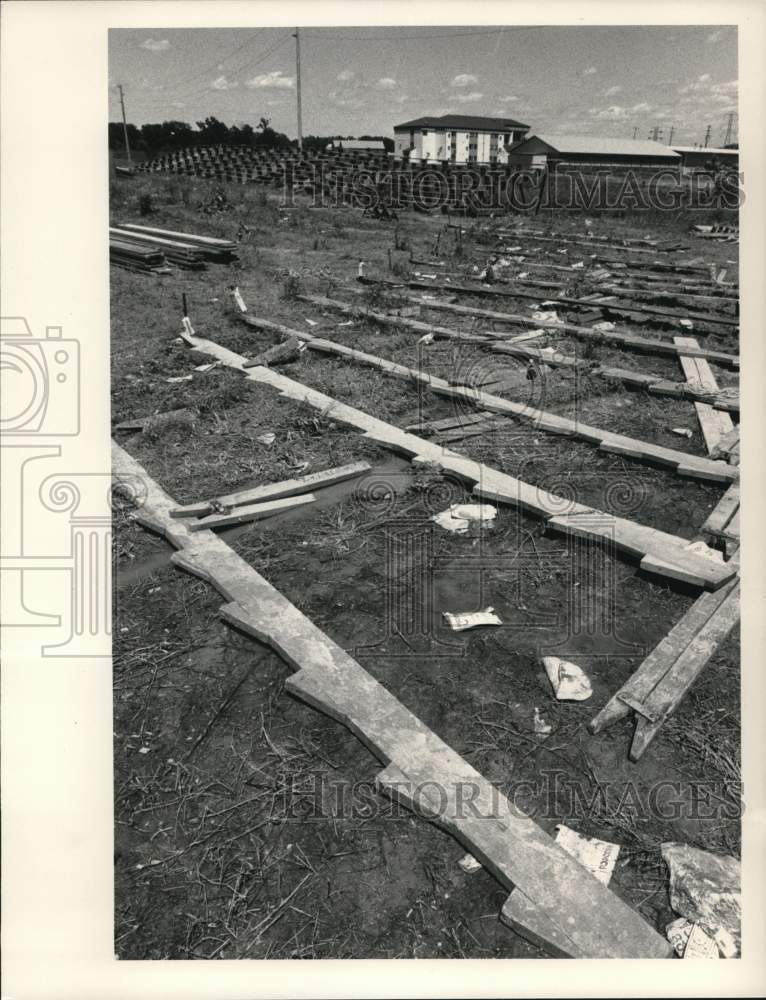 1986 Press Photo Bleacher Cave-In in Greenport, New York - tub23118- Historic Images