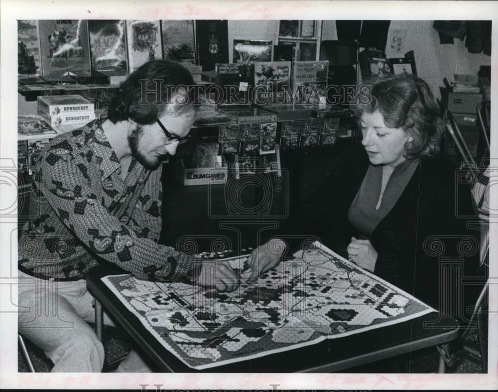 1980 Press Photo Glenn White & Norma Shelly Play Lords and Wizards, Schenectady- Historic Images