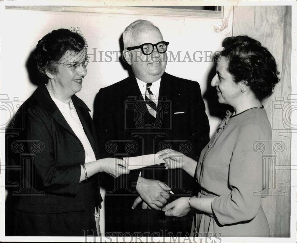 1962 Press Photo Helen LaViolette Awarded Scholarship to Russell Sage Evening