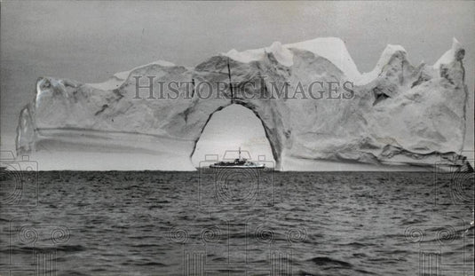 1952 Press Photo Ship Eastwind Surrounded by Iceberg - tub24919- Historic Images
