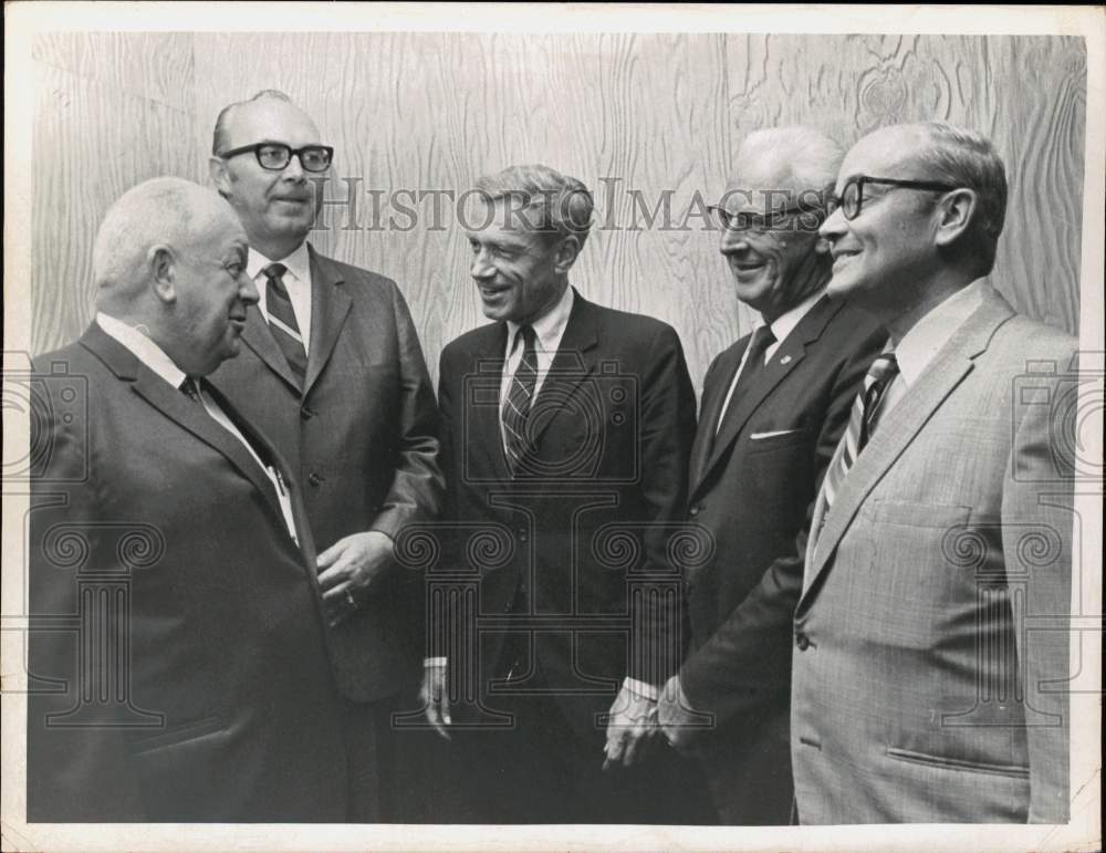 1970 Press Photo Representative Samuel Stratton and Other Gentlemen, New York
