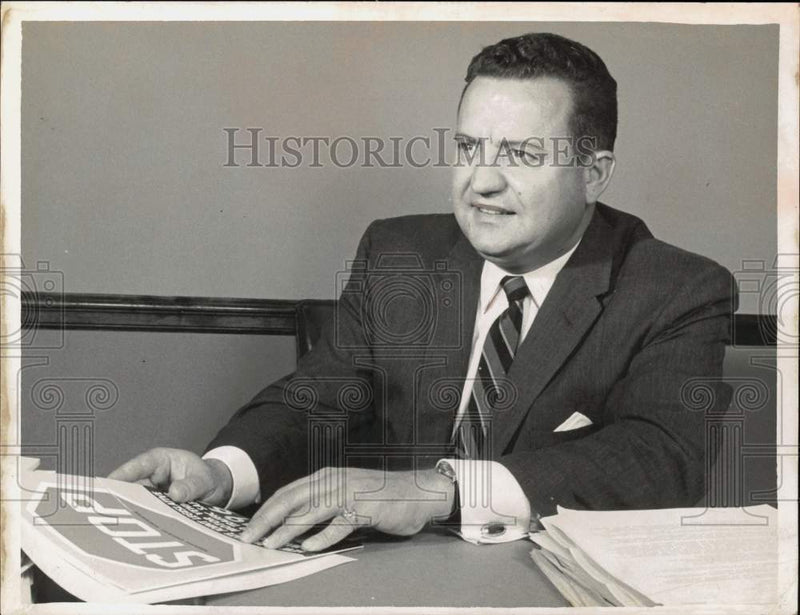 Load image into Gallery viewer, 1961 Press Photo New York State Senator Edward J. Speno - tub25069
