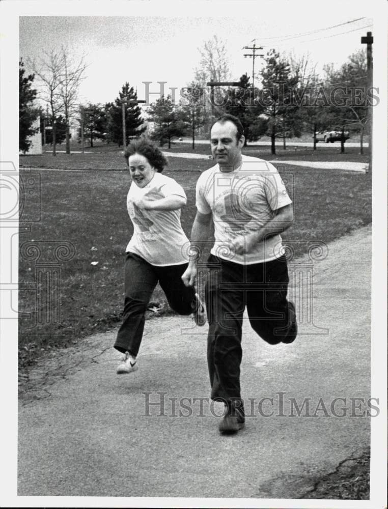 1983 Press Photo Nancy Chylinski and Gary Tryon in Special Olympics Event- Historic Images