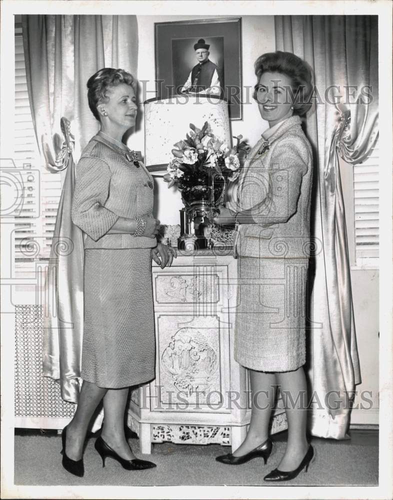 1965 Press Photo Mrs. John M. Tracy with Her Daughter Mary Tracy - tub25929- Historic Images