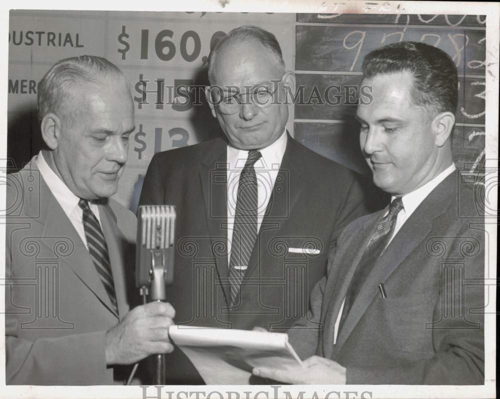 Press Photo Members of Community Chest Present Report at Ten Eyck Hotel, Albany