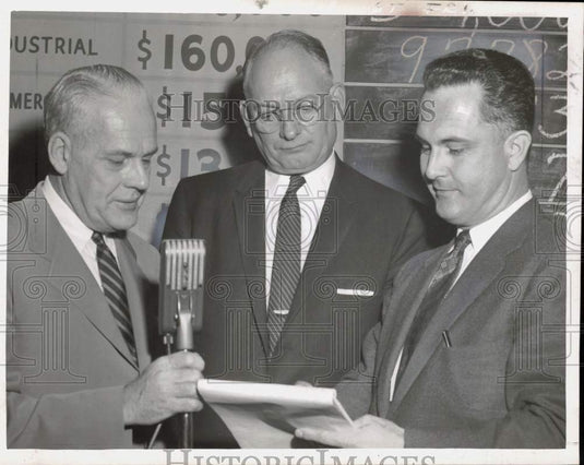 Press Photo Members of Community Chest Present Report at Ten Eyck Hotel, Albany