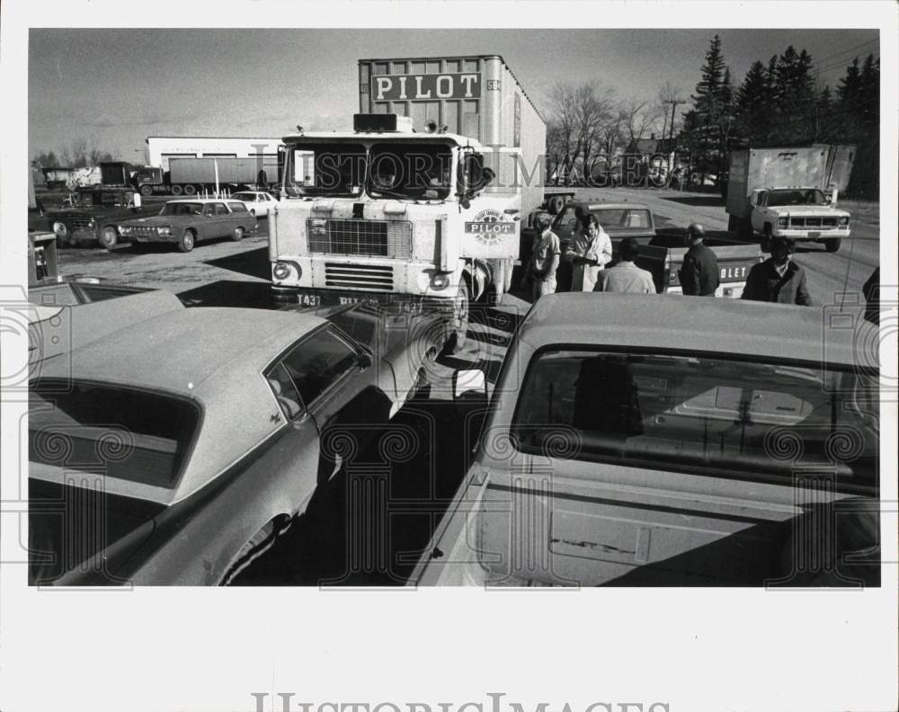 1974 Press Photo Truckers in Work Stoppage - tub26630