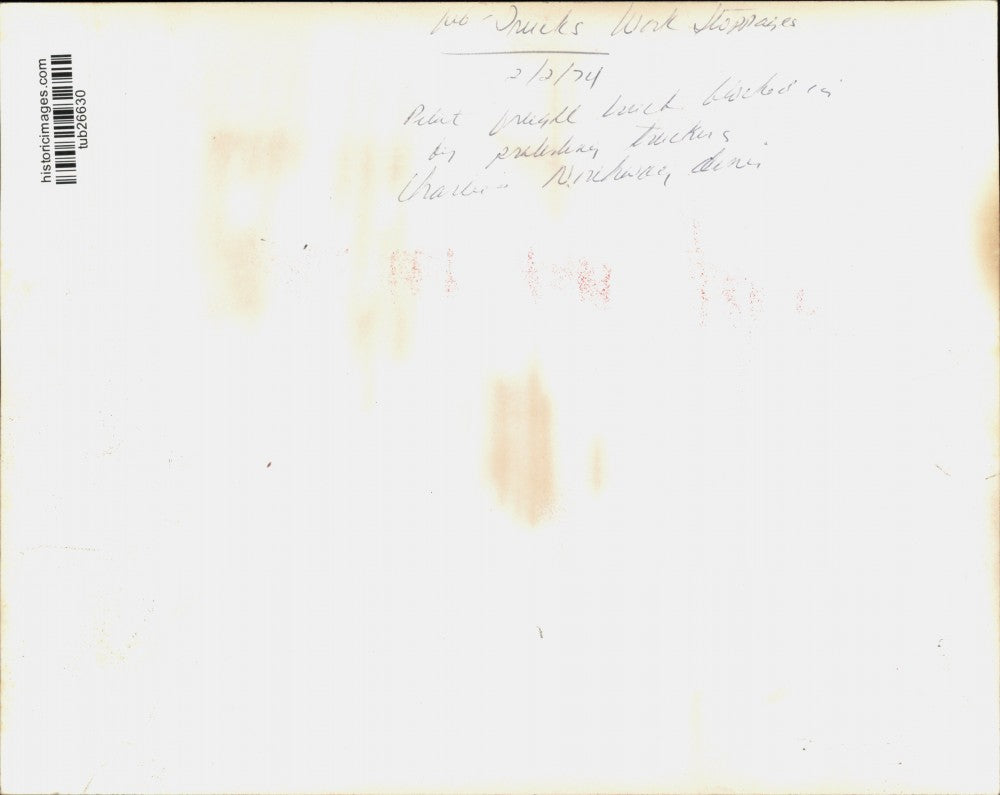 1974 Press Photo Truckers in Work Stoppage - tub26630