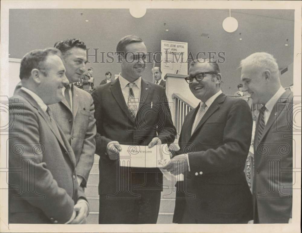 1969 Press Photo Members of United Fund at Joint Appeal Meeting - tub26781- Historic Images