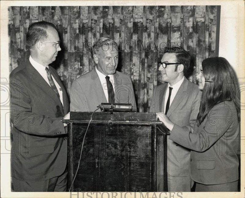 Load image into Gallery viewer, 1969 Press Photo Attendees at United Fund Goal Education - Colonie School System
