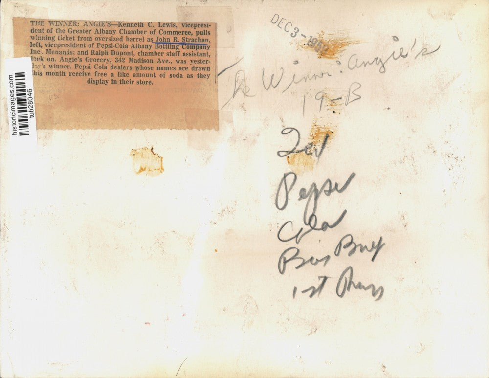 1959 Press Photo Raffle at Greater Albany Chamber of Commerce for Free Pepsi